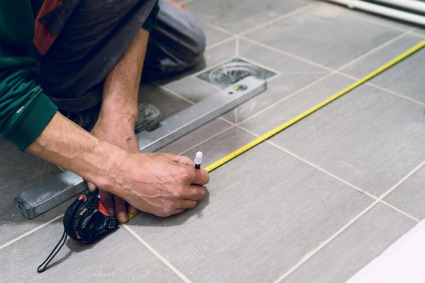 cutting tile marble